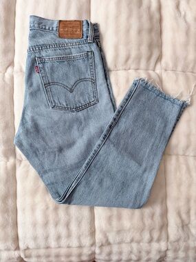 Levi's Light Blue High-Rise Raw Hem Jeans Button fly